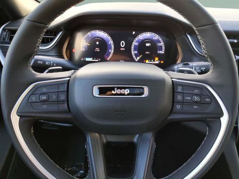 New 2025 Jeep Grand Cherokee L Laredo w/ Luxury Tech Group I RWD image 23