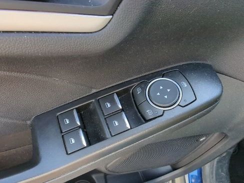 Used 2022 Ford Escape SE w/ SE Sport Appearance Package image 27