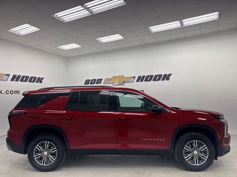 Used 2026 Chevrolet Traverse LT AWD/4WD image 4