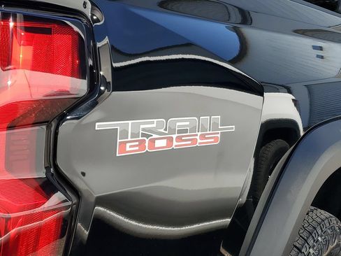 Used 2025 Chevrolet Colorado Trail Boss AWD/4WD image 8