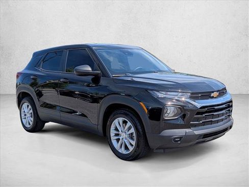 Used 2021 Chevrolet TrailBlazer LS FWD image 3