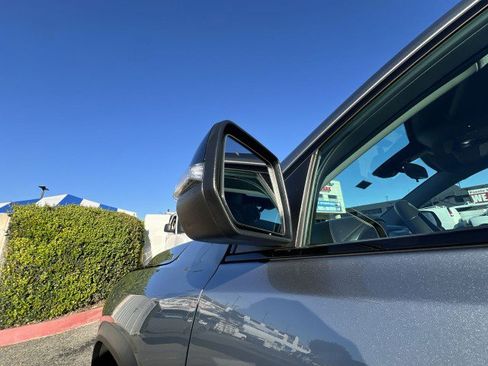 Used 2023 GMC Acadia SLE w/ Elevation Edition image 19