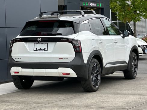 Used 2025 Nissan Kicks SR w/ Illumination Package AWD/4WD image 3