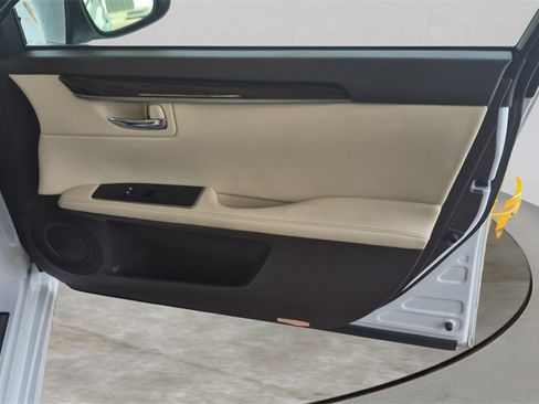 Used 2017 Lexus ES 350 w/ Premium Package image 31