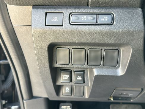 Used 2022 Nissan Frontier SV AWD/4WD image 13