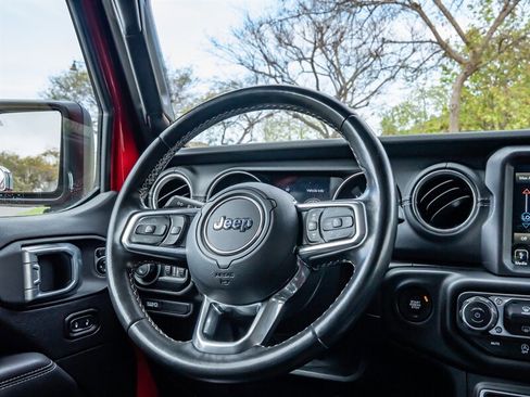 Used 2020 Jeep Gladiator Overland image 16