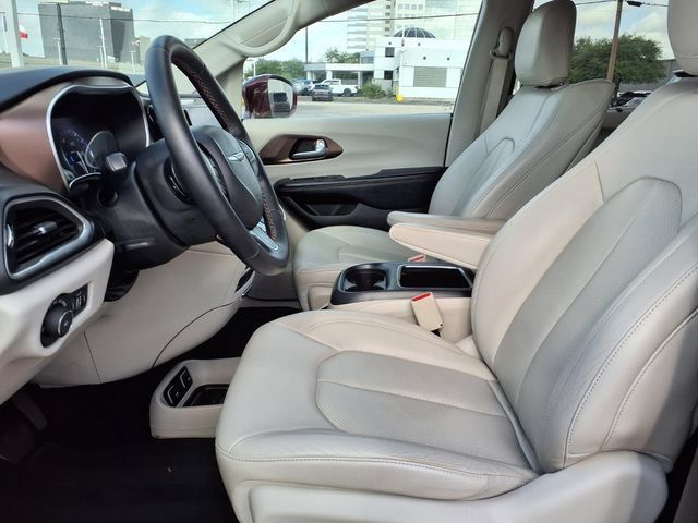 Used 2017 Chrysler Pacifica Touring-L Plus w/ Advanced Safetytec Group FWD image 4