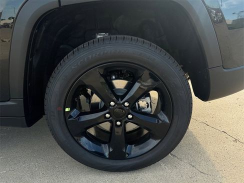 New 2025 Jeep Grand Cherokee Limited w/ Luxury Tech Group II image 18