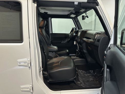Used 2018 Jeep Wrangler Unlimited Sahara AWD/4WD image 39