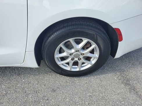 Used 2019 Chrysler Pacifica LX image 20