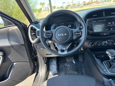 Used 2025 Kia Soul LX w/ LX Technology Package FWD image 31