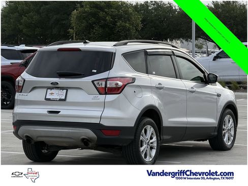 Used 2018 Ford Escape SE FWD image 4