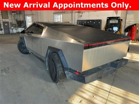 Used 2024 Tesla Cybertruck AWD Crew Cab image 3