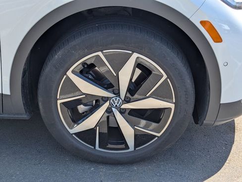 Used 2023 Volkswagen ID.4 Pro S AWD/4WD image 9