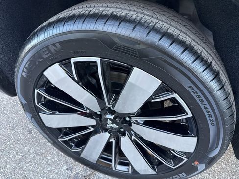 New 2026 Mitsubishi Outlander SE FWD image 12