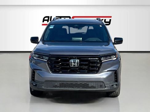 Used 2025 Honda Pilot Black Edition image 2
