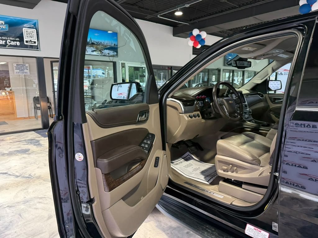 Used 2020 Chevrolet Suburban LT AWD/4WD image 25