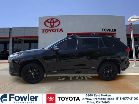 Used 2024 Toyota RAV4 SE AWD/4WD image 3