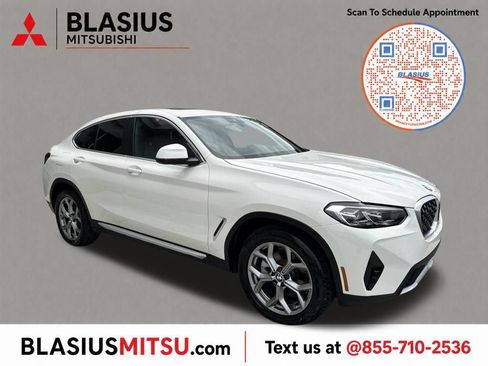 Used 2025 BMW X4 xDrive30i AWD/4WD image 14