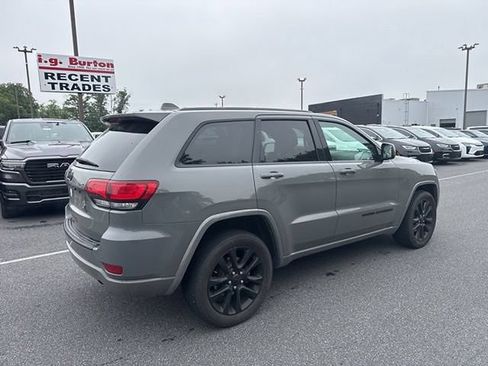 Used 2020 Jeep Grand Cherokee Altitude AWD/4WD image 10