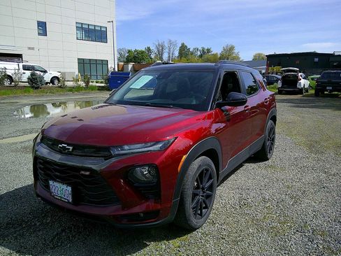 Used 2022 Chevrolet TrailBlazer RS w/ Sun and Liftgate Package FWD image 1