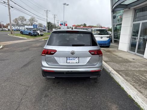 Used 2021 Volkswagen Tiguan SE w/ Panoramic Sunroof Package FWD image 6