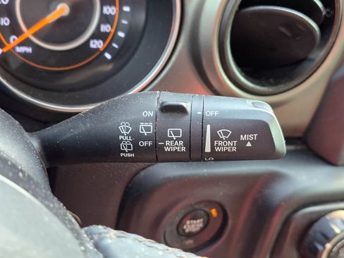 Used 2018 Jeep Wrangler Unlimited Sport S AWD/4WD image 23