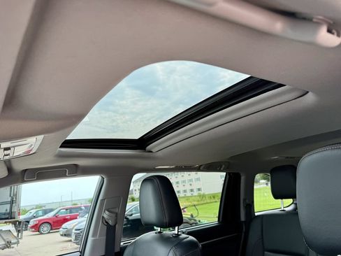 Used 2016 Toyota Highlander Limited AWD/4WD image 35