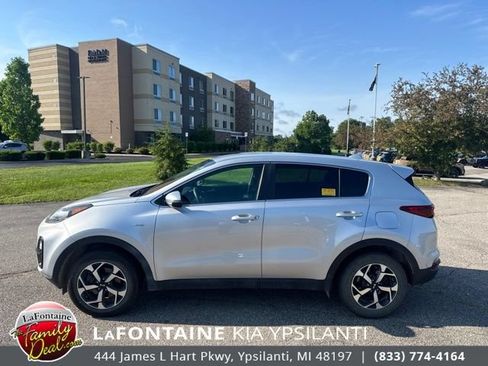 Used 2020 Kia Sportage LX w/ LX Popular Package AWD/4WD image 2