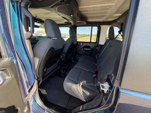 Used 2025 Jeep Wrangler Unlimited Rubicon AWD/4WD image 18