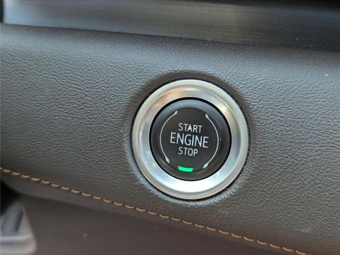 Used 2022 Cadillac Escalade Premium Luxury AWD/4WD image 31
