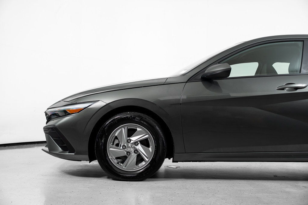 Certified 2026 Hyundai Elantra SE FWD image 14