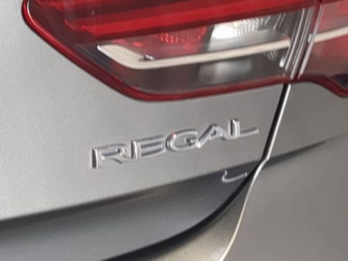 Used 2018 Buick Regal Preferred w/ Sights and Sounds Package FWD image 16