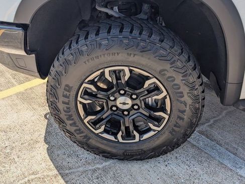 Certified 2025 Chevrolet Silverado 1500 ZR2 w/ Technology Package AWD/4WD image 12