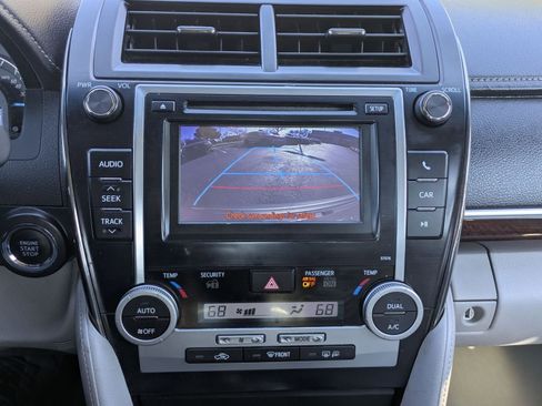 Used 2014 Toyota Camry XLE image 13