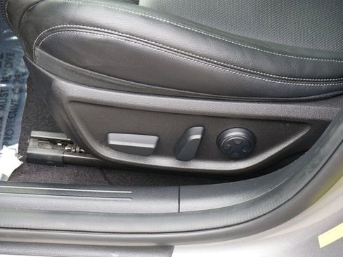 Used 2022 Genesis G70 2.0T image 30