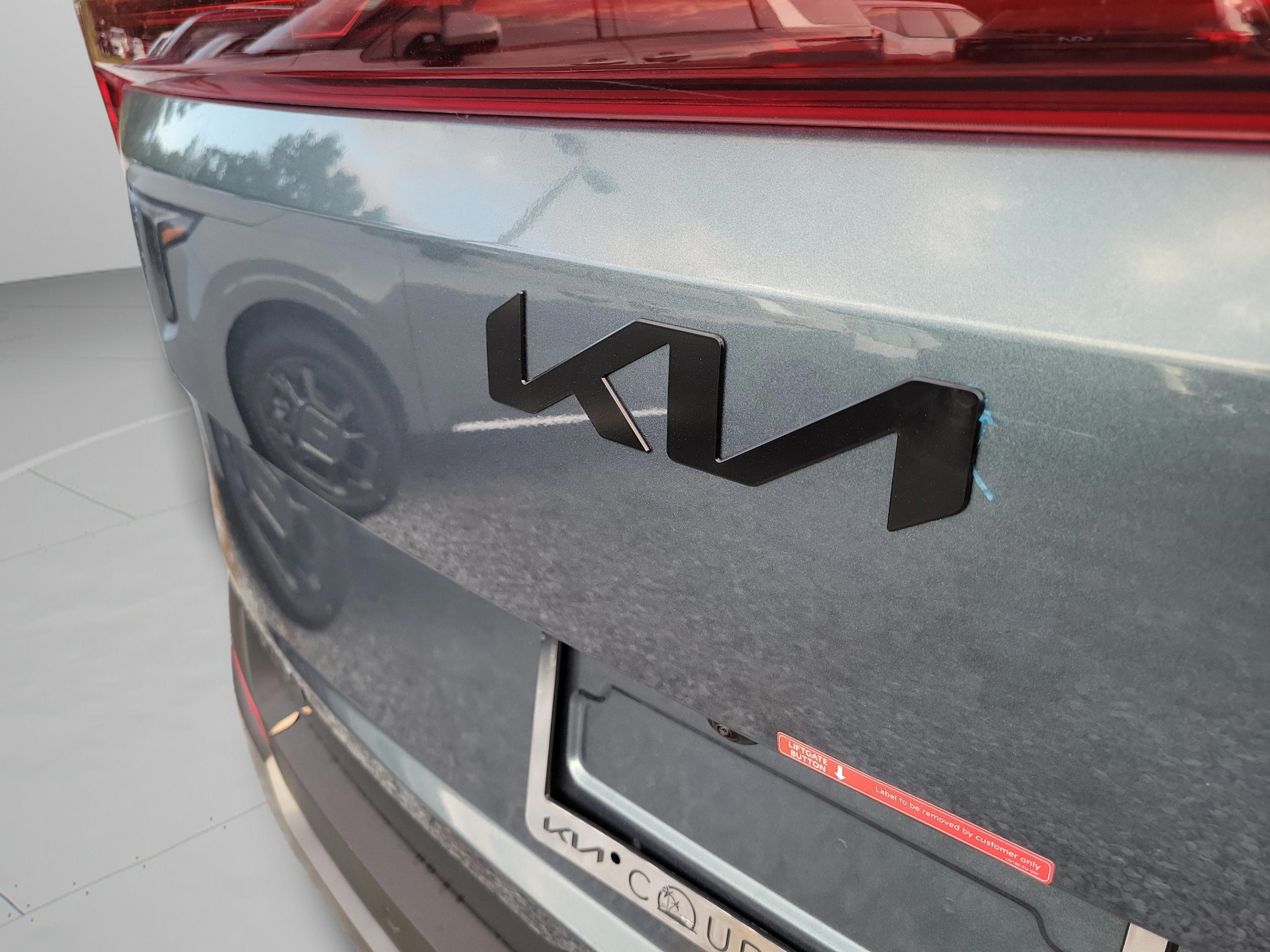 New 2027 Kia Carnival SX w/ Dark Edition Package FWD image 7