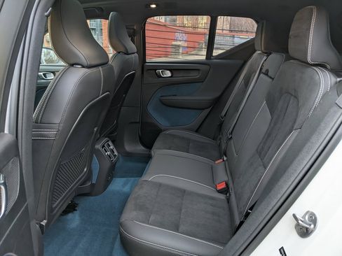 Certified 2024 Volvo XC40 Recharge Plus image 23