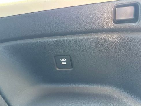 Used 2025 Honda Pilot Touring image 11