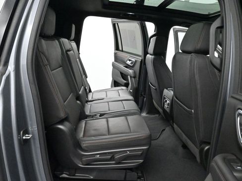 Used 2022 Chevrolet Suburban High Country image 38