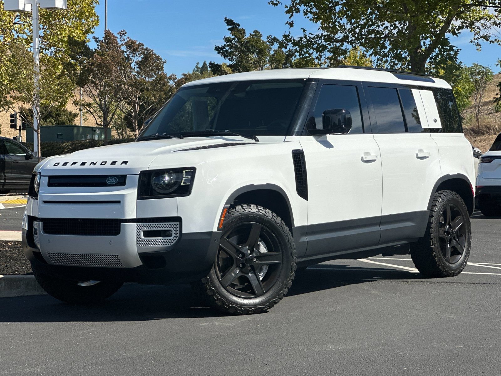 Used 2023 Land Rover Defender 110 SE AWD/4WD image 1