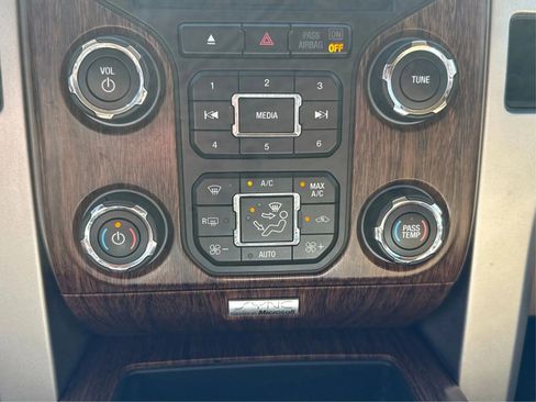 Used 2014 Ford F150 Lariat w/ Lariat Chrome Package AWD/4WD image 28