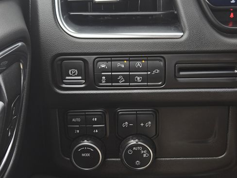 Used 2022 Chevrolet Tahoe Z71 w/ Luxury Package image 24