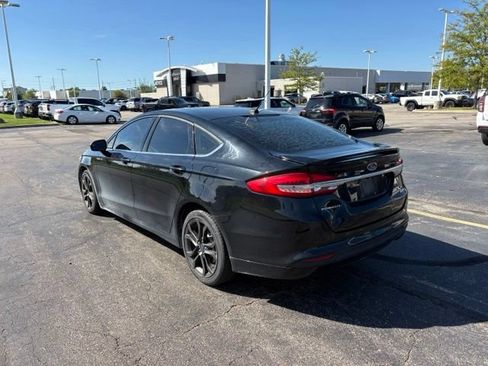 Used 2018 Ford Fusion SE w/ Equipment Group 201A FWD image 3