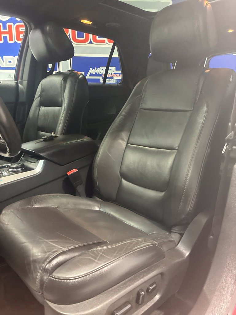 Used 2015 Ford Explorer XLT w/ Equipment Group 202B AWD/4WD image 12