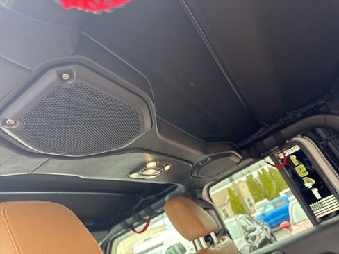 Used 2023 Jeep Gladiator Rubicon w/ Cold Weather Group image 39