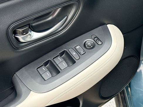 Used 2025 Honda HR-V LX image 17