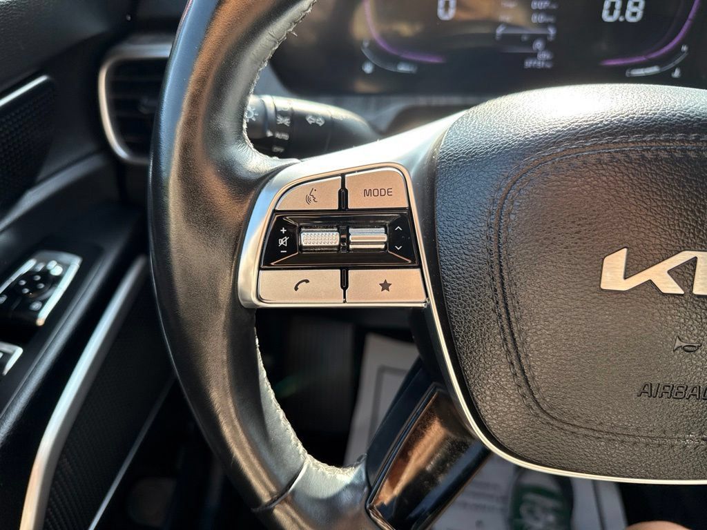 Used 2023 Kia Telluride EX w/ EX Captain's Chair Package AWD/4WD image 35