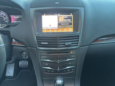 Used 2019 Lincoln MKT AWD image 10