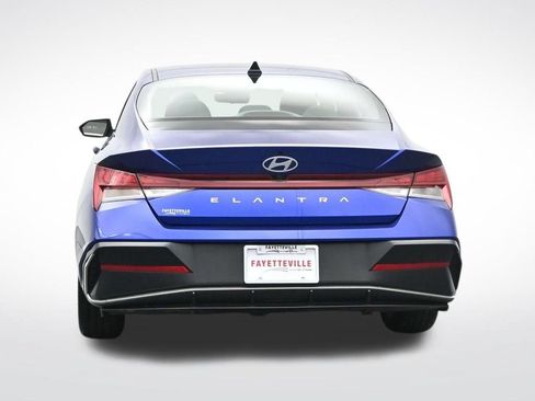 Used 2025 Hyundai Elantra SEL FWD image 8